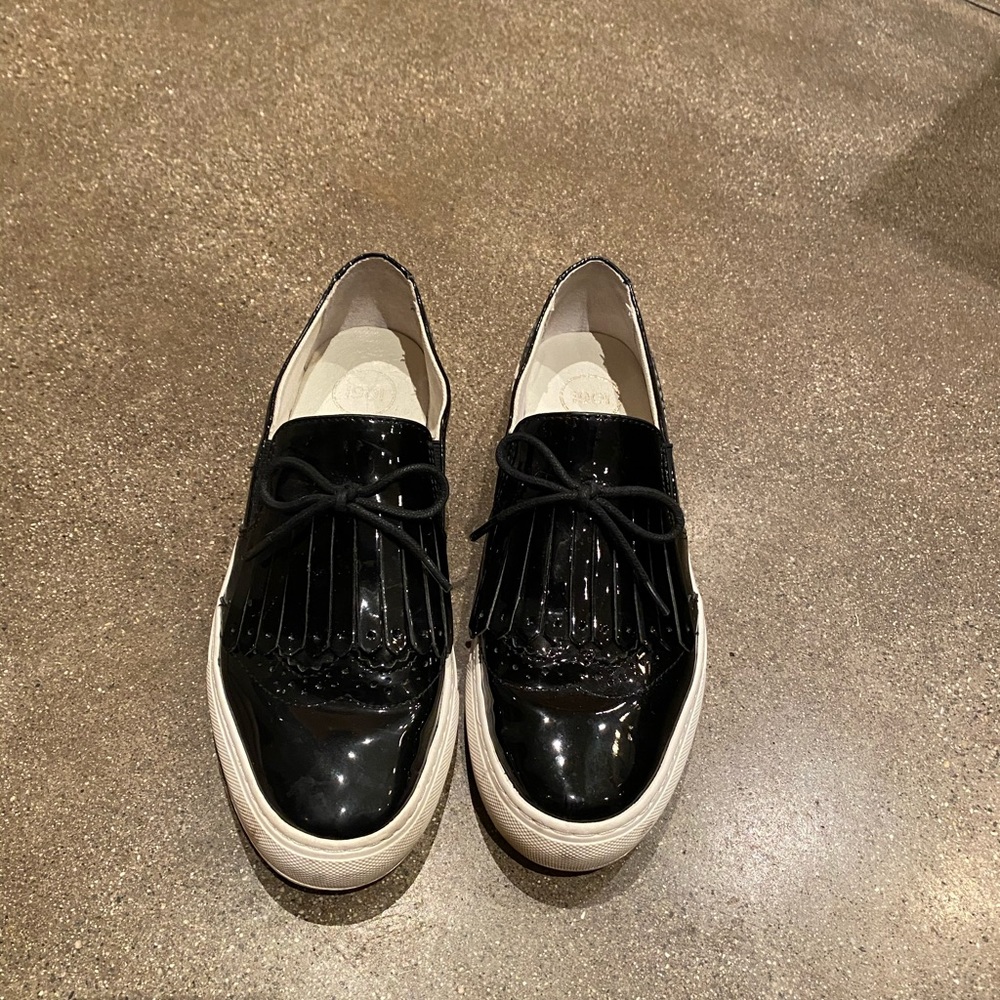 1901 Nordstrom Black Patent Leather sneakers